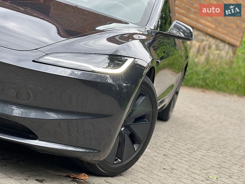 Седан Tesla Model 3 2025 в Самборе