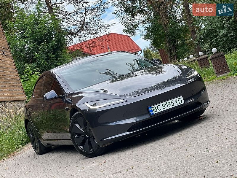 Седан Tesla Model 3 2025 в Самборе