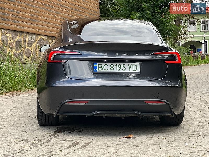 Седан Tesla Model 3 2025 в Самборе