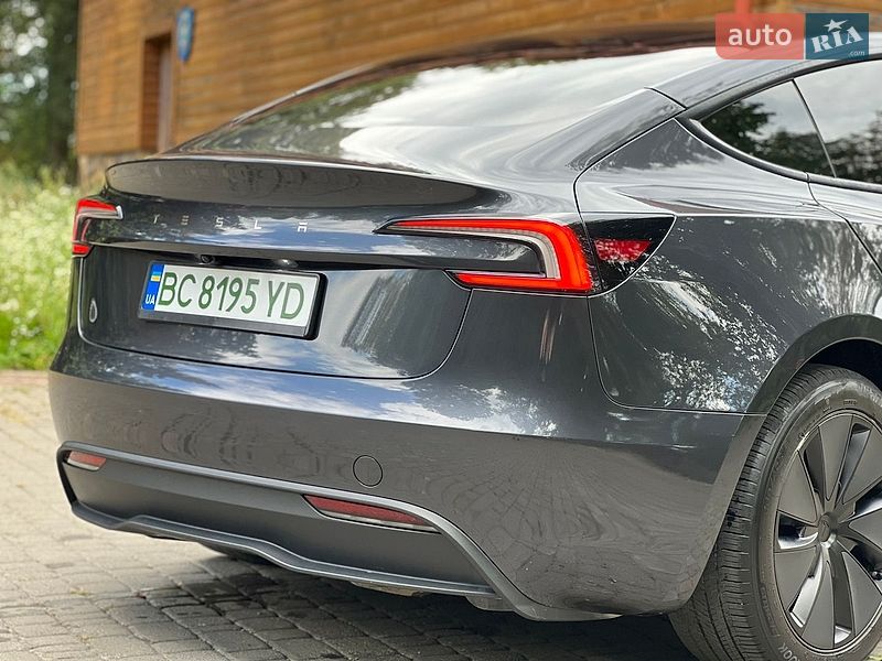 Седан Tesla Model 3 2025 в Самборе