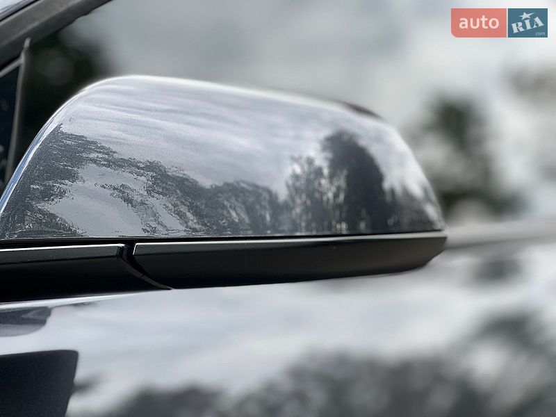 Седан Tesla Model 3 2025 в Самборе