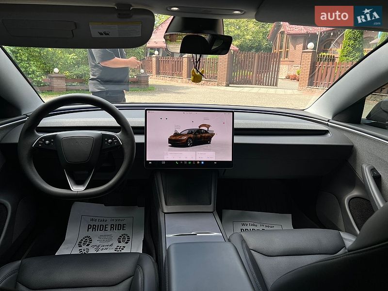 Седан Tesla Model 3 2025 в Самборе