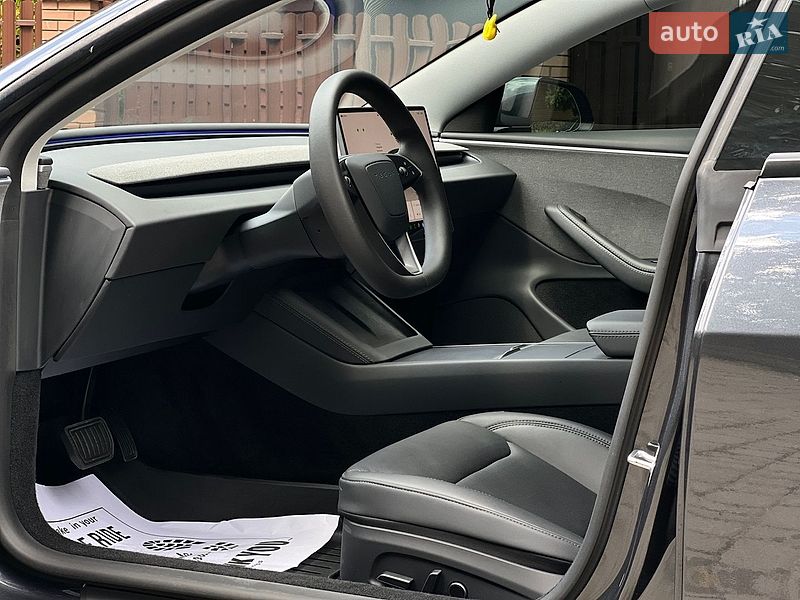 Седан Tesla Model 3 2025 в Самборе