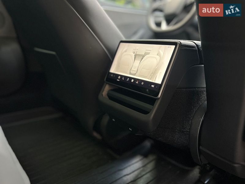 Седан Tesla Model 3 2025 в Самборе