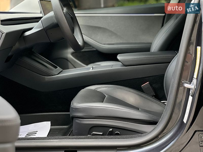 Седан Tesla Model 3 2025 в Самборе