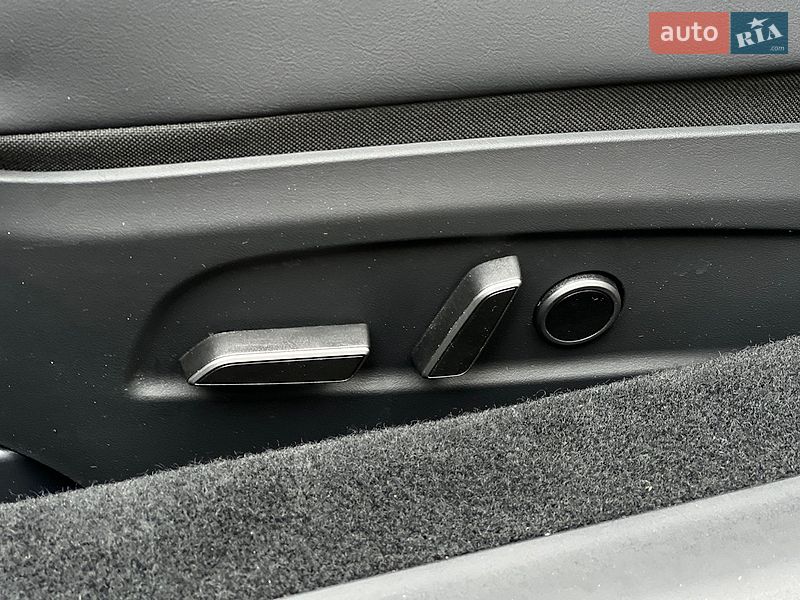 Седан Tesla Model 3 2025 в Самборе