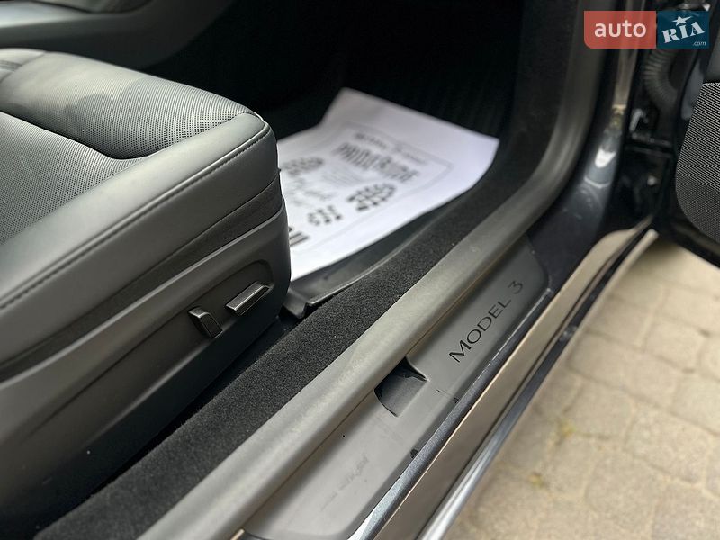 Седан Tesla Model 3 2025 в Самборе