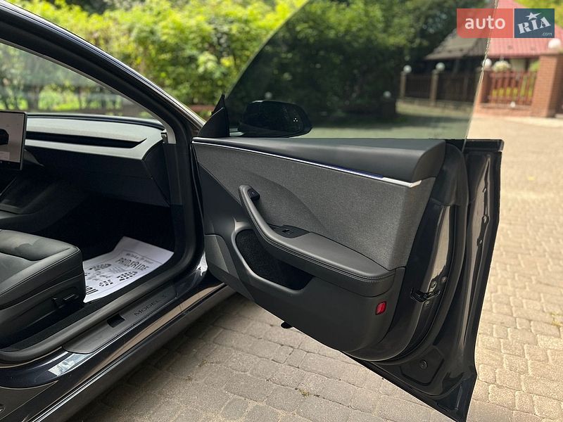 Седан Tesla Model 3 2025 в Самборе