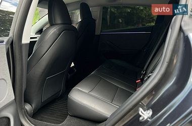 Седан Tesla Model 3 2025 в Самборе