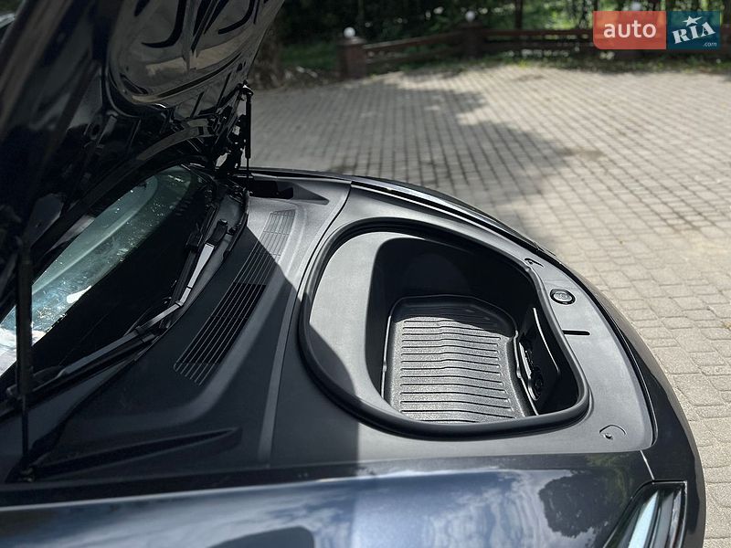 Седан Tesla Model 3 2025 в Самборе