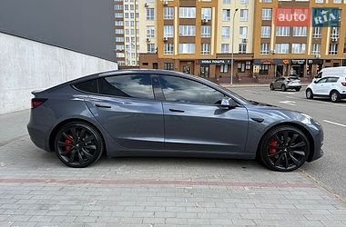 Седан Tesla Model 3 2020 в Вишневому
