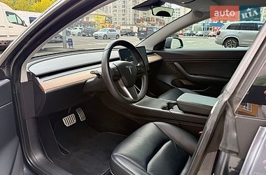 Седан Tesla Model 3 2020 в Вишневому фото 8 Седан Tesla Model 3 2020 в Вишневому