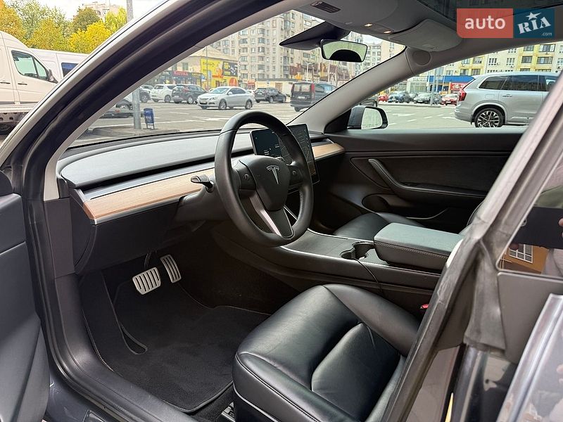 Седан Tesla Model 3 2020 в Вишневому фото 8 Седан Tesla Model 3 2020 в Вишневому