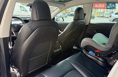 Седан Tesla Model 3 2020 в Вишневому фото 9 Седан Tesla Model 3 2020 в Вишневому