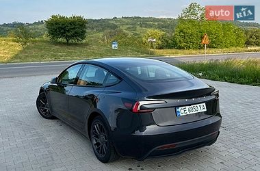 Седан Tesla Model 3 2024 в Чернівцях