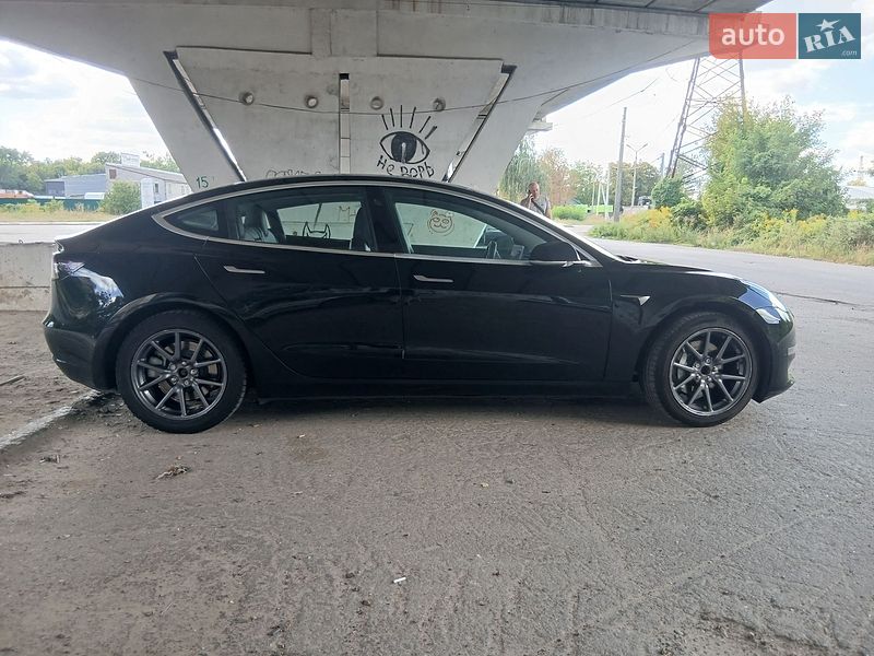 Седан Tesla Model 3 2020 в Киеве