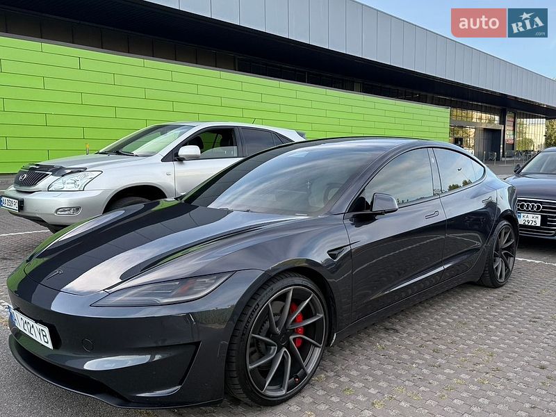 Седан Tesla Model 3 2024 в Киеве