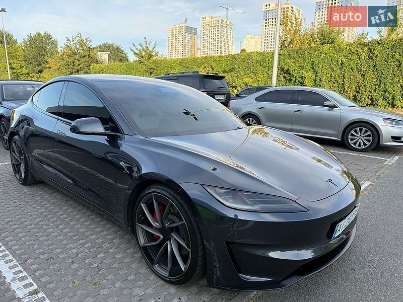 Седан Tesla Model 3 2024 в Киеве