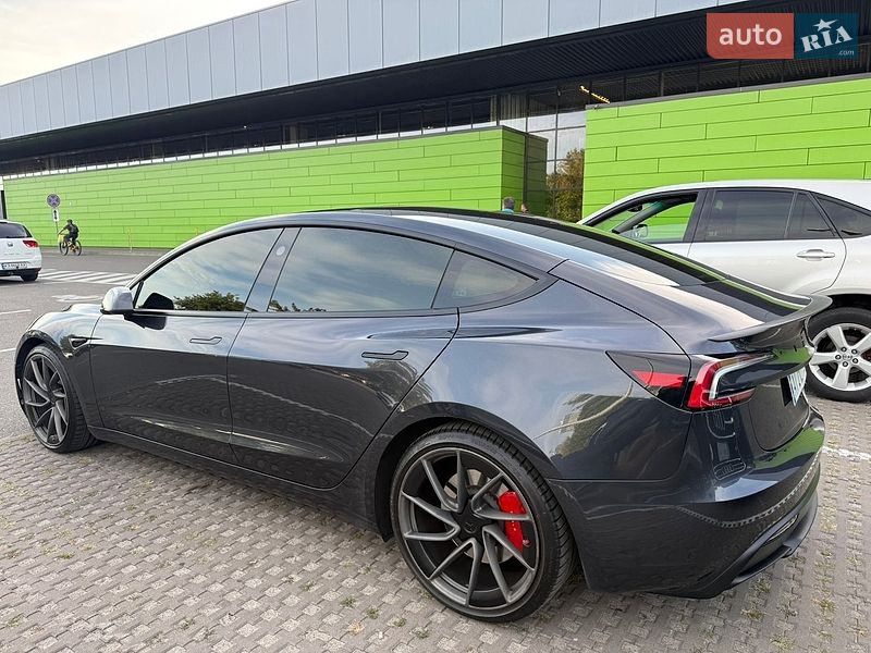 Седан Tesla Model 3 2024 в Киеве