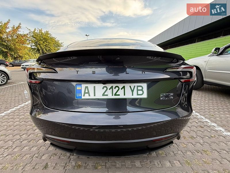 Седан Tesla Model 3 2024 в Києві