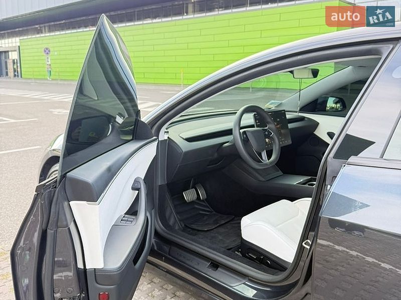 Седан Tesla Model 3 2024 в Киеве