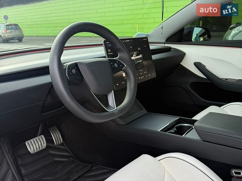 Седан Tesla Model 3 2024 в Киеве