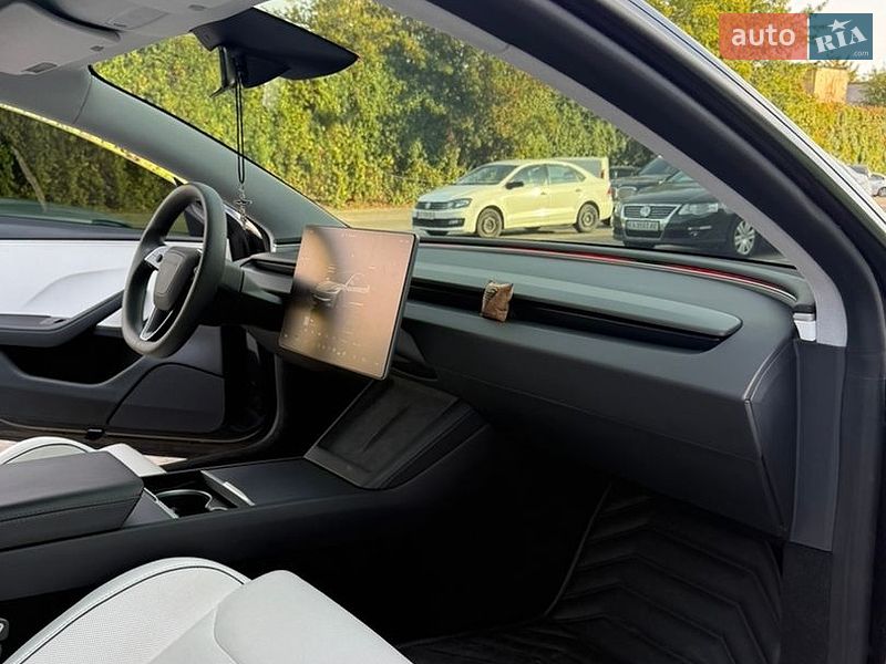 Седан Tesla Model 3 2024 в Киеве
