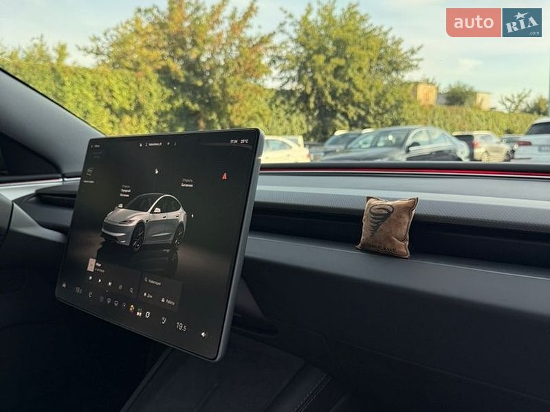 Седан Tesla Model 3 2024 в Киеве