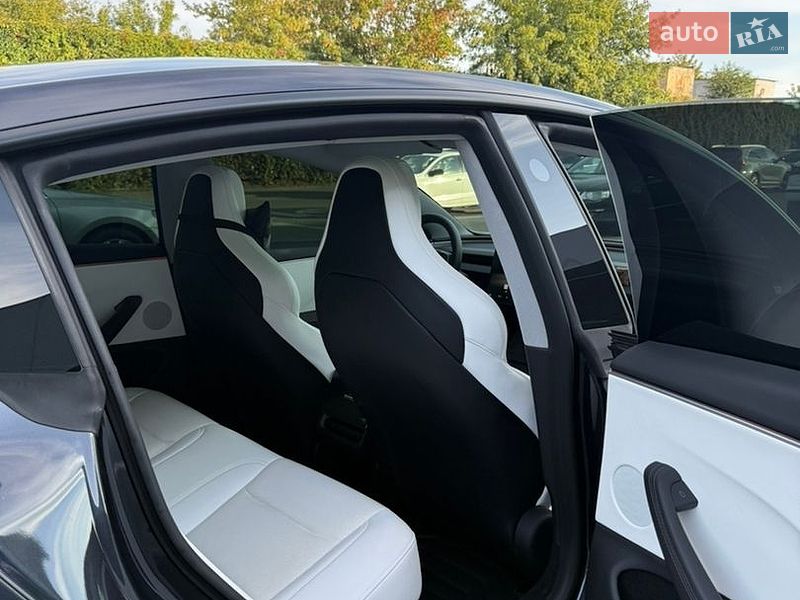 Седан Tesla Model 3 2024 в Киеве