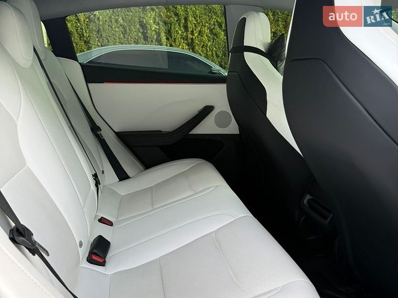 Седан Tesla Model 3 2024 в Києві