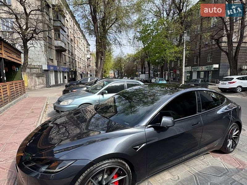 Седан Tesla Model 3 2024 в Киеве