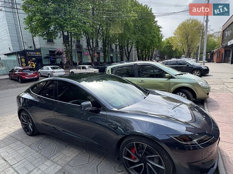 Седан Tesla Model 3 2024 в Киеве