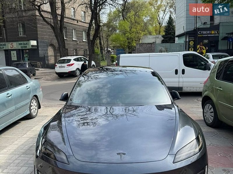 Седан Tesla Model 3 2024 в Києві