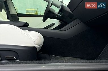Седан Tesla Model 3 2024 в Киеве