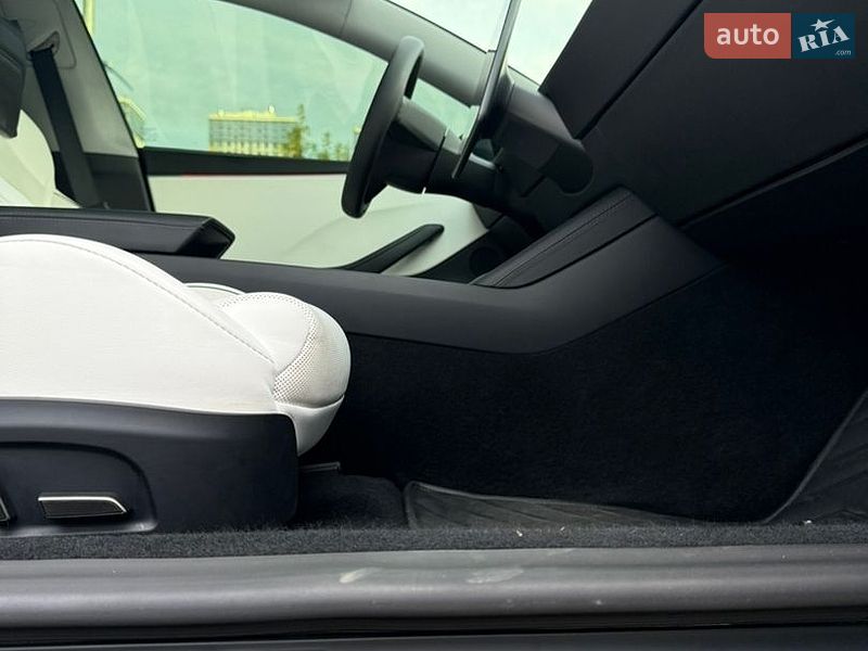 Седан Tesla Model 3 2024 в Киеве