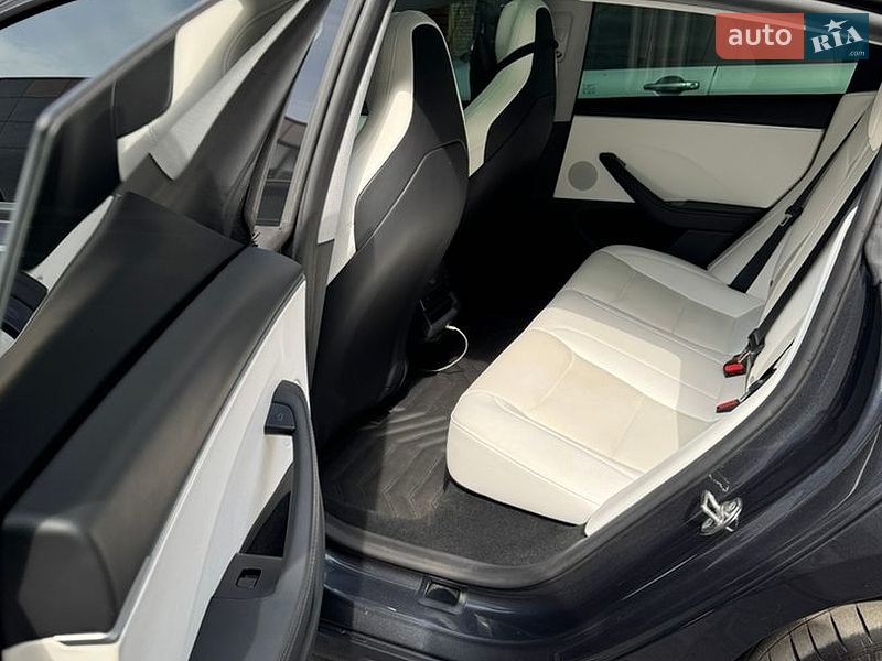 Седан Tesla Model 3 2024 в Киеве