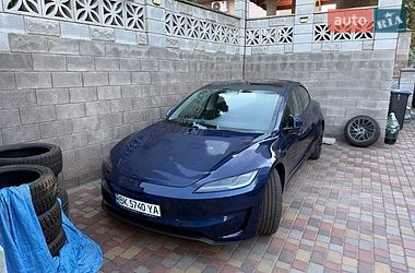 Седан Tesla Model 3 2025 в Ровно