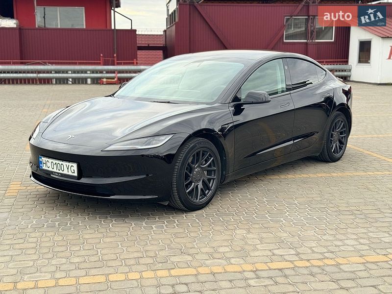 Tesla Model 3 2024
