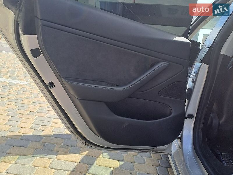 Седан Tesla Model 3 2018 в Чорткове
