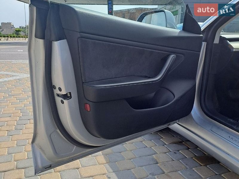 Седан Tesla Model 3 2018 в Чорткове