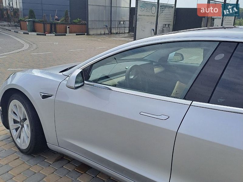 Седан Tesla Model 3 2018 в Чорткове