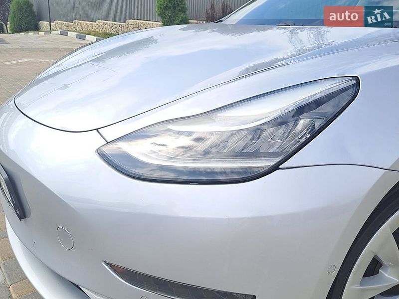 Седан Tesla Model 3 2018 в Чорткове