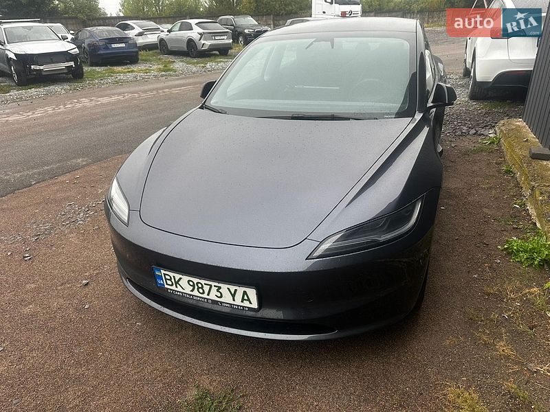 Седан Tesla Model 3 2024 в Ровно