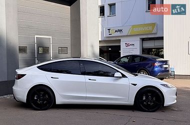 Седан Tesla Model 3 2024 в Києві