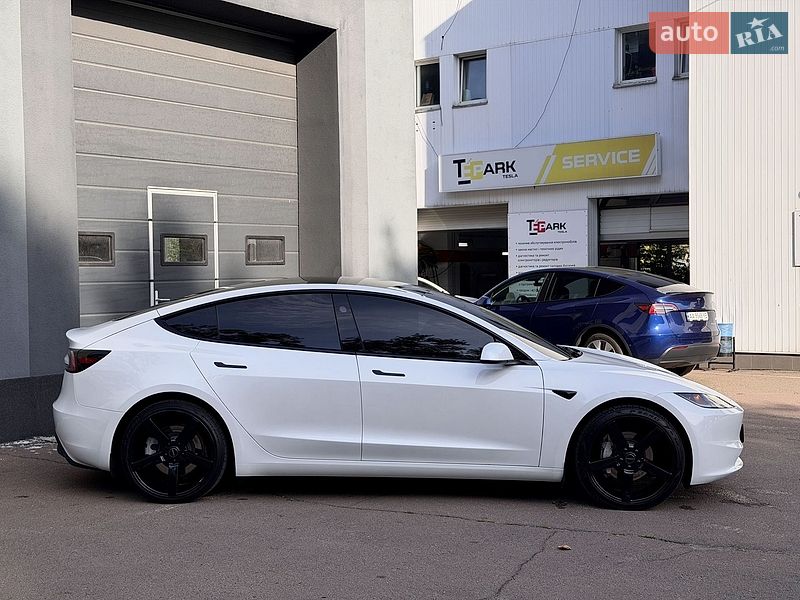 Седан Tesla Model 3 2024 в Києві