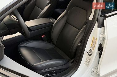 Седан Tesla Model 3 2024 в Києві