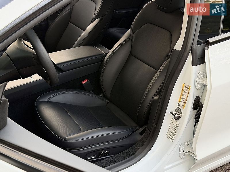 Седан Tesla Model 3 2024 в Києві