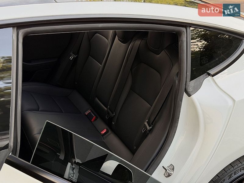 Седан Tesla Model 3 2024 в Києві