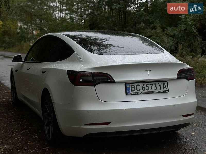 Седан Tesla Model 3 2021 в Львові