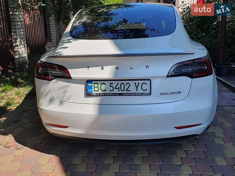 Седан Tesla Model 3 2022 в Львове